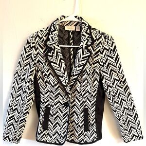 Chico’s size 0 adorable ivory and black blazer EUC